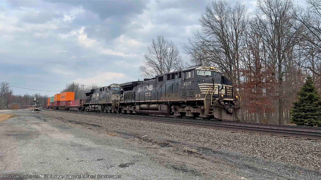 NS 4017 leads 250 east.